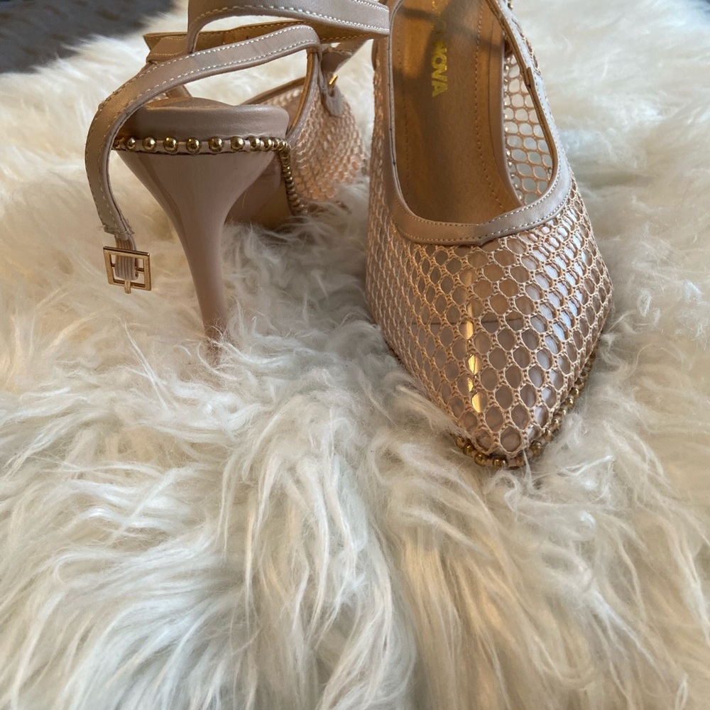 Fashion nova nude heels, Size 9 new in box - Picture 2 of 6